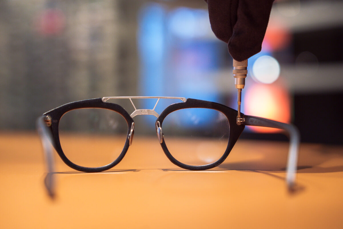 Bril gemonteerd op de counter